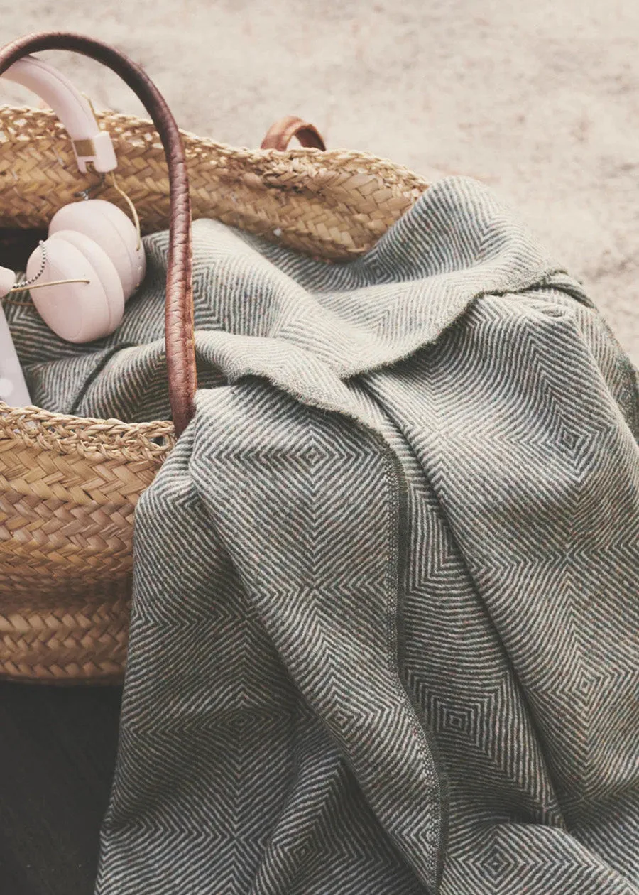 Silkeborg Uldspinderi La Paz plaid dark grey baby alpaka