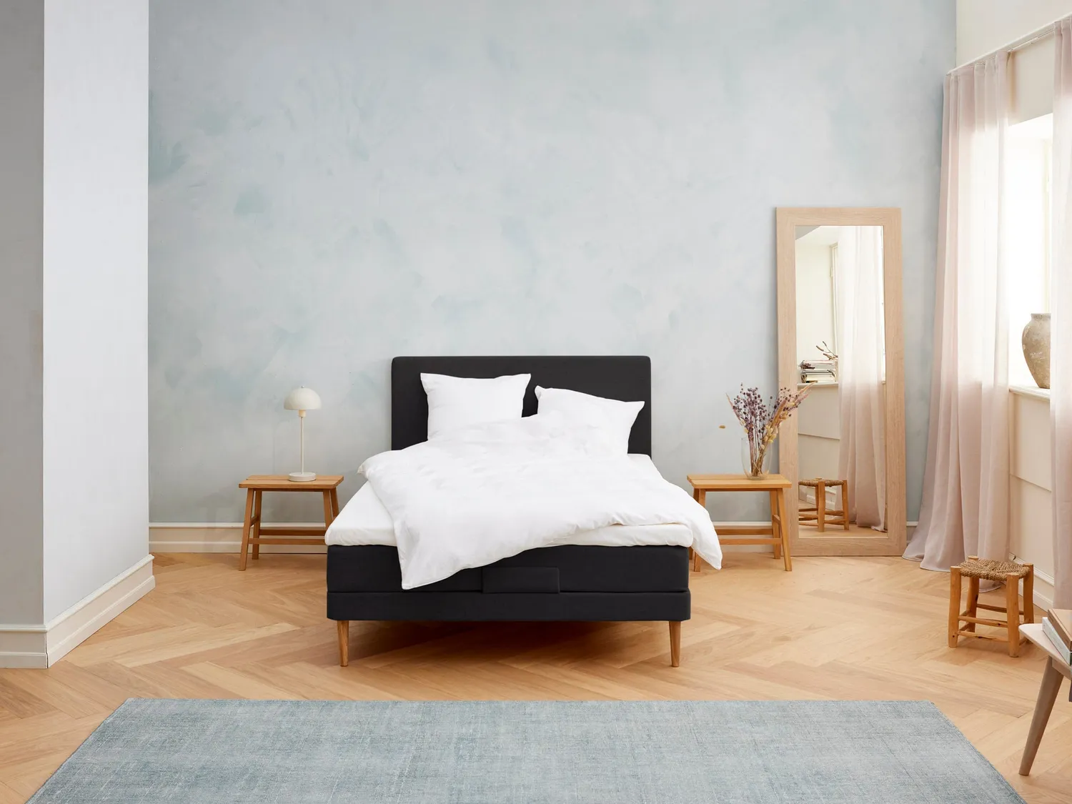 Sengefabrikken Kølende Elevation elevationsseng 140x200 sort