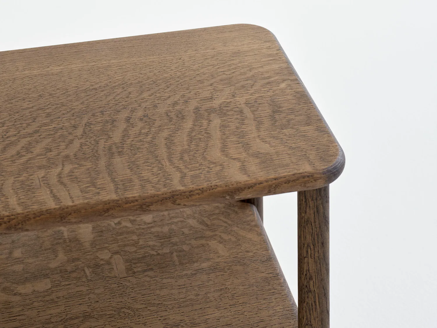 RYE Alling natbord røget eg rundt sidebord