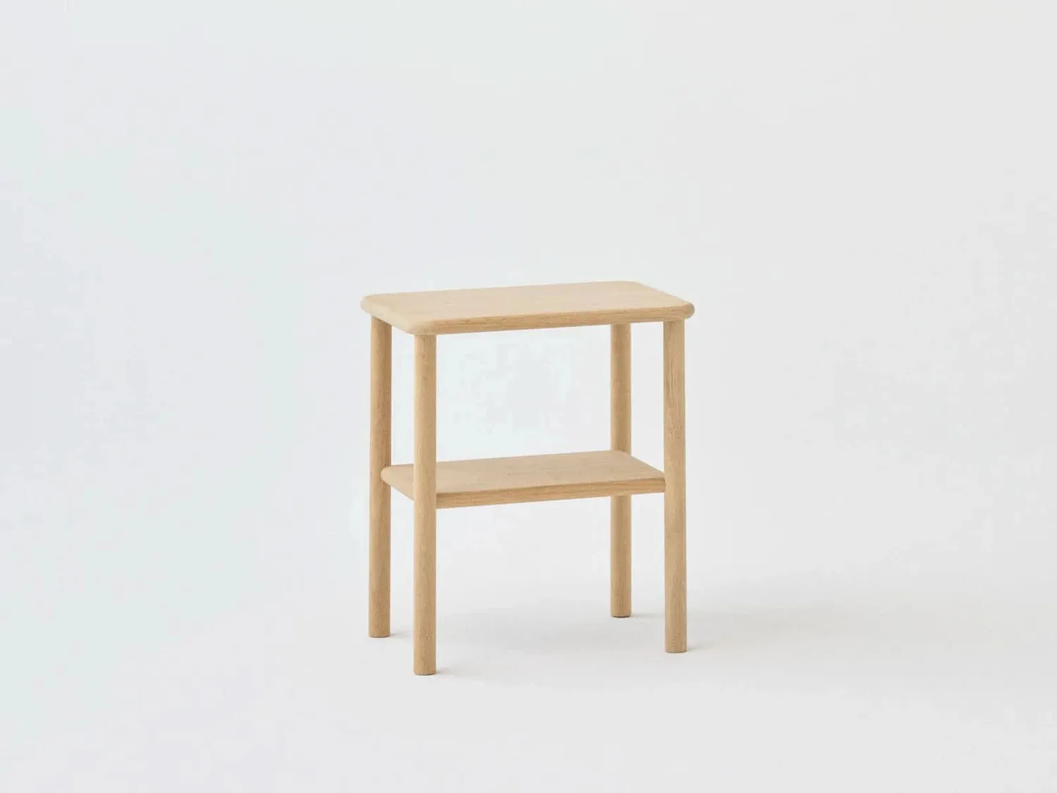 RYE Alling sengebord træ afrundet design