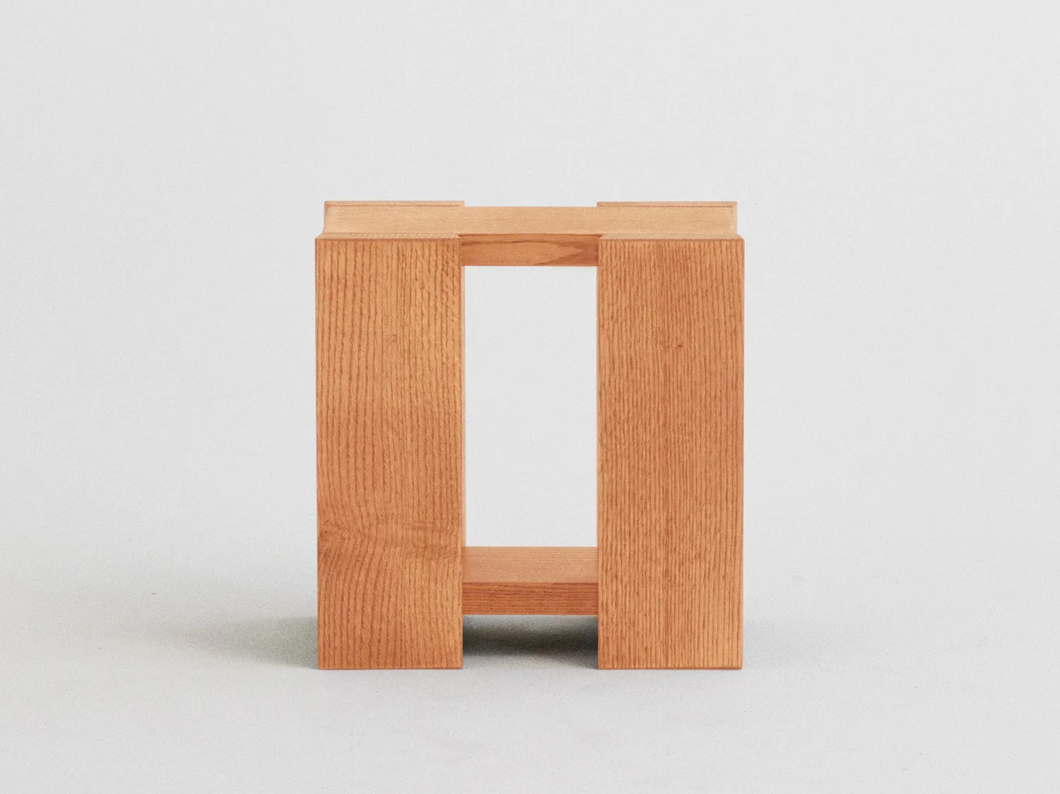 RYE Etagére sidebord medium olieret rød eg