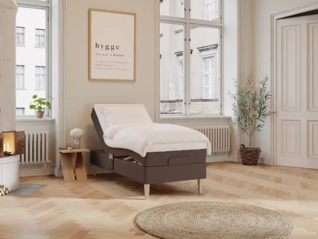 Ragna elevationsseng 90x210 mørk brun