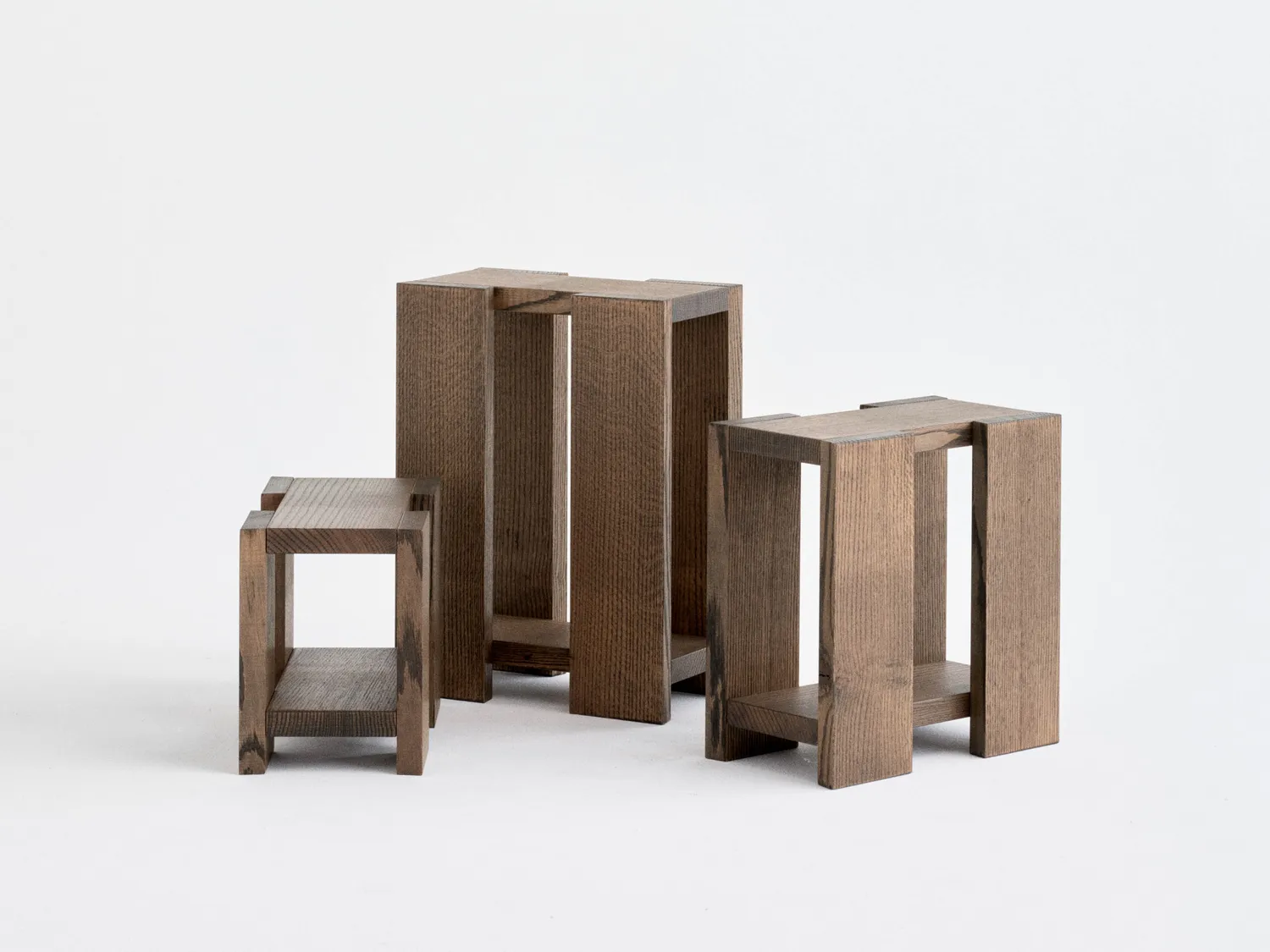 RYE Etagére sidebord høj røget rødeg