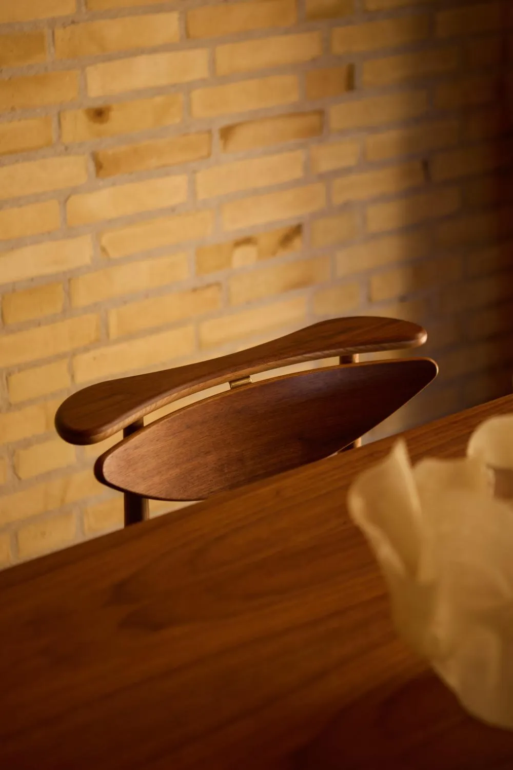 House of Finn Juhl Reading Chair stol eg mørk olie valnød finér