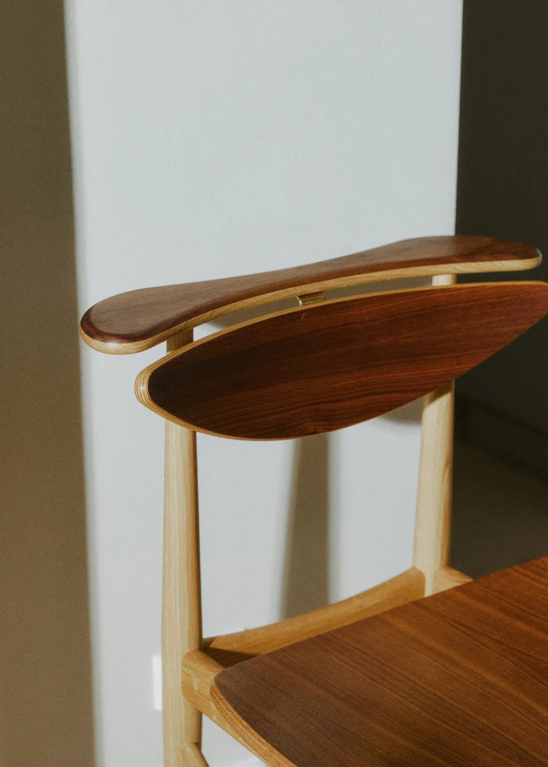 House of Finn Juhl Reading Chair stol eg mørk olie valnød finér