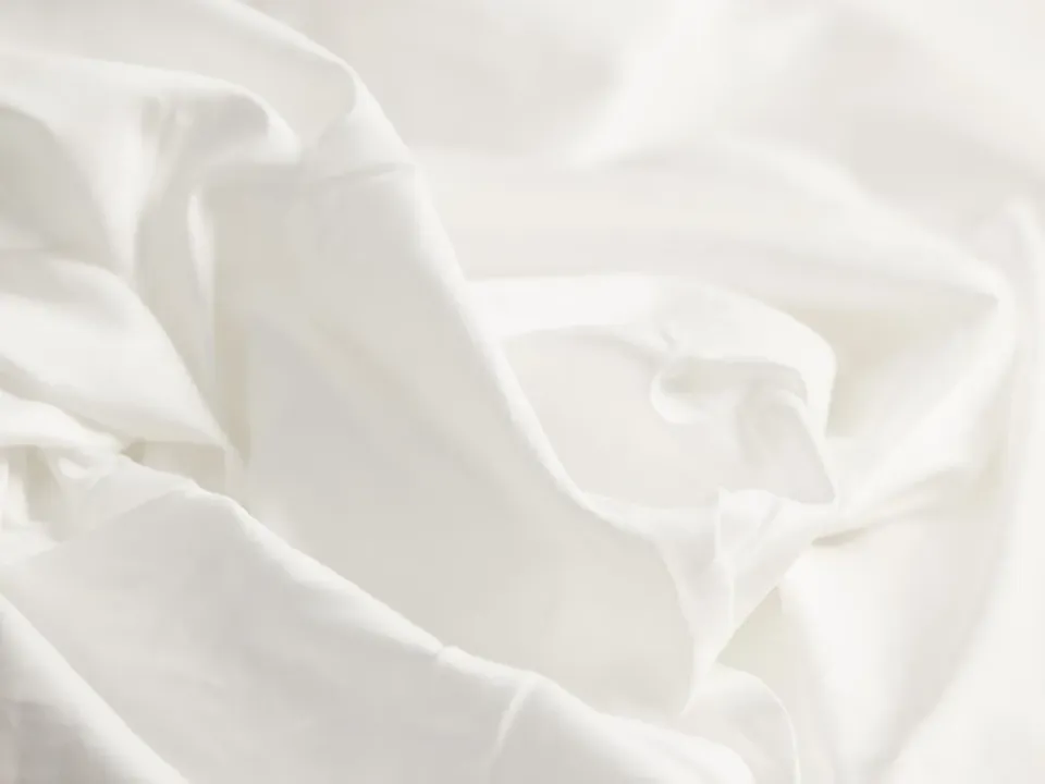 Sengefabrikken.dk Satin kuvertlagen 150x220 cm hvid bomuld